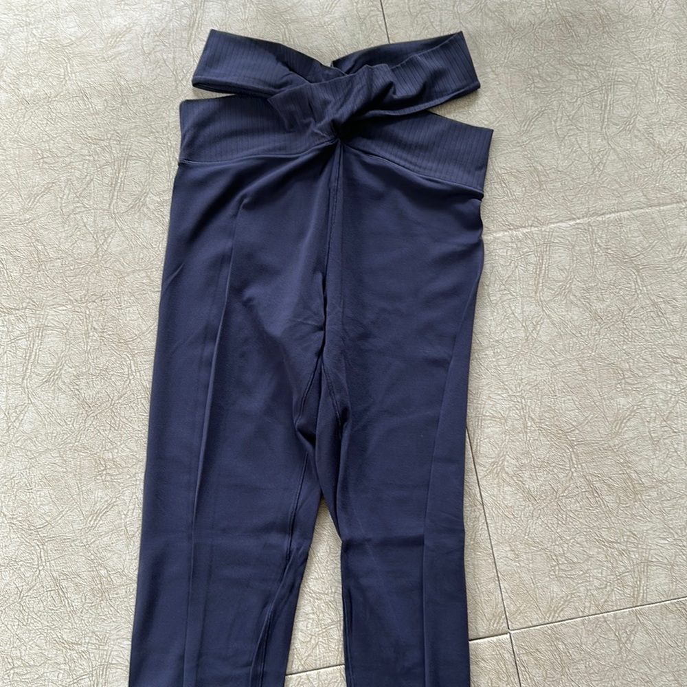OFFLINE By Aerie Real Me Crossover Cut Out Legging